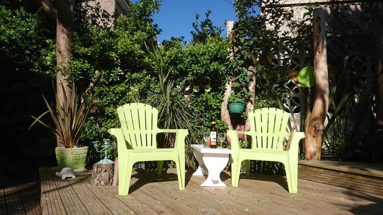 The Blue Palms - Fistral * New Quay